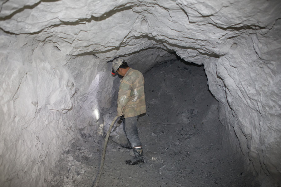 碳酸鈣廠家鉆探現(xiàn)場圖